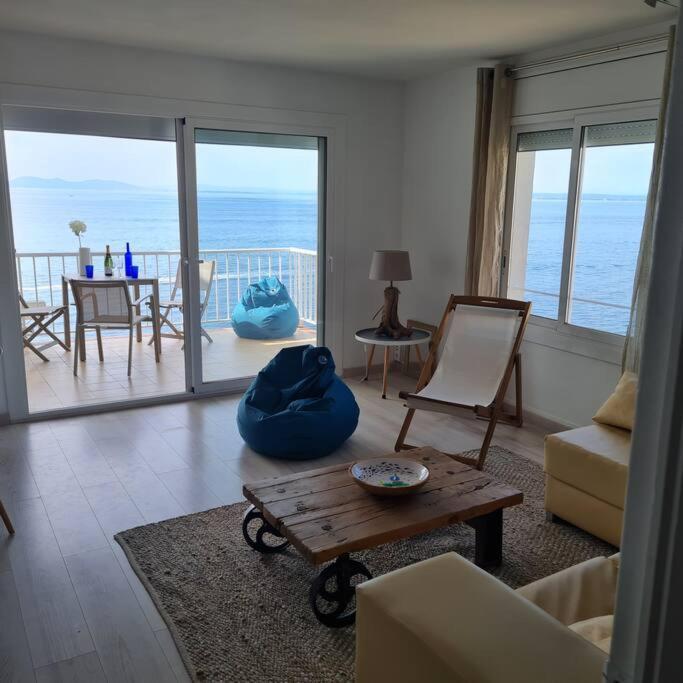 Appartement Les Pieds Dans L'Eau, La Tete Dans Les Nuages, Roses Extérieur photo